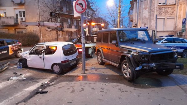 ТЕЖАК СУДАР У БЕОГРАДУ: Ауто се од силине ударца преврнуо на кров, саобраћај успорен (ФОТО)