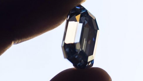 SAVRŠENSTVO VREDNO 48 MILIONA DOLARA: Najređi ikada pronađen - plavi dijamant iz Afrike, uskoro na aukciji (FOTO+VIDEO)