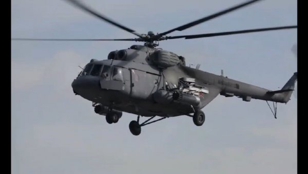 МОЋАН СНИМАК МИНИСТАРСТВА ОДБРАНЕ: Хеликоптер прати јединице војне авијације Русије (ВИДЕО)