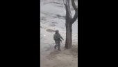 OČEVICI U HERSONU ZABELEŽILI: Ruska vojska čisti grad od neonacističkih militanata (VIDEO)