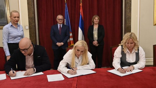 ПОМОЋ СРБИМА БЕЗ КРОВА НАД ГЛАВОМ: Потписани уговори, Београд финансира изградњу пет кућа у Глини