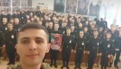 СНИМАК НАЛЕТА АВИОНА: Московски кадети поздрављају руске војнике на фронту (ВИДЕО)