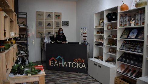 У „БАНАТСКОЈ КУЋИ“ И ЛАЛА И ЛУДАЈА: Туристичка организација Кикинде отворила прву праву сувенирницу