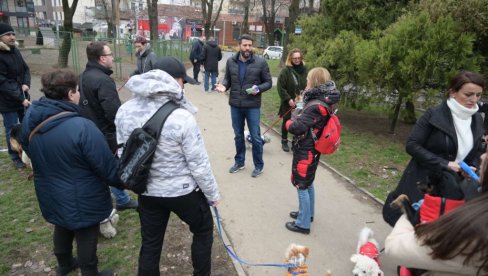 ШАПИЋ СА ГРАЂАНИМА: У сваком парку у Београду требало би да постоји посебан део ограђен за кућне љубимце