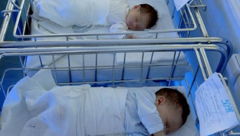 БЕБЕ У БОЛНИЦИ ЗБОГ БАКТЕРИЈЕ: Троје новорођенчади заражено легионелом у породилишту у Аранђеловцу