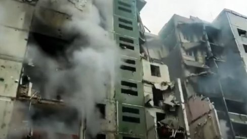 EKSPLOZIJE ODJEKUJU MARIUPOLJEM: U gradu se vide stubovi gustog crnog dima (VIDEO)