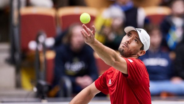 ПОЕН О КОМЕ ЋЕ СЕ ПРИЧАТИ: Јапанац пао у рекламе и на нестваран начин вратио лоптицу (ВИДЕО)