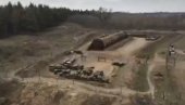 RUSI OBJAVILI SNIMAK IZ HERSONSKE OBLASTI: Pogledajte šta su od naoružanja ostavili ukrajinski vojni (VIDEO)