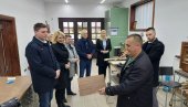 POSETA STARČEVU: Božić, Ristovski, Tepavčević i Mladenović obišli stolarsku radionicu Nenada Miletića (FOTO)