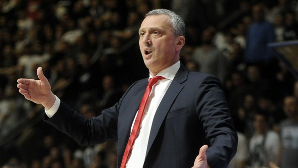 БИЛО БИ БАШ ЗАНИМЉИВО, АЛИ... Дејан Радоњић није дошао пред новинаре после вечитог дербија, и то очекивано