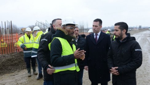 MOMIROVIĆ U KRALJEVU: Ministar obišao radove na izgradnji Moravskog koridora