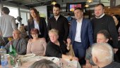 PENZIONERI SU TEMELJ NAŠEG DRUŠTVA: Kandidati sa liste Aleksandar Vučić - Zajedno možemo sve razgovarali sa starijim sugrađanima u Surčinu