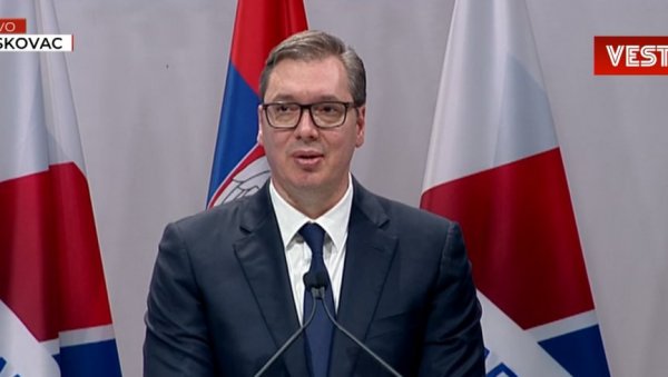 ВУЧИЋ У ЛЕСКОВЦУ: Председник говорио пред седам хиљада људи у Дубочици - Слава припада онима који су у рингу, који се боре (ФОТО/ВИДЕО)