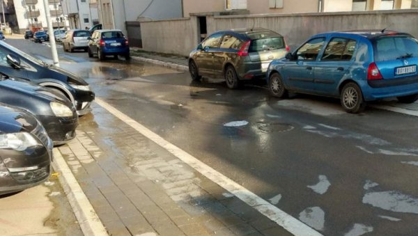 КАД ЈЕ СТАН ЛЕГАЛАН,  А НА ДИВЉОЈ МРЕЖИ: Ко је надлежан за хаварије на уличним цевима - комшилук или инвеститор?