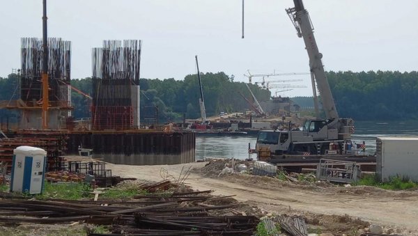 ЗАВРШЕТАК РАДОВА ДО КРАЈА 2022. ГОДИНЕ: На Сави код Шапца убрзано ниче нови мост