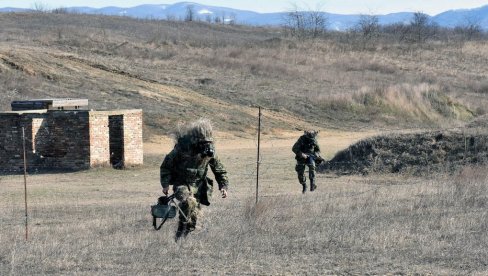 НЕ ИДИ ДАЉЕ, ГАЂА СЕ! Војска Србије обавља вежбе на „Песковима“