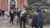 ПОМЕН КСЕНИЈИ ВУЧИЋ: Породица и пријатељи обележили 40 дана од смрти новинарке (ФОТО)