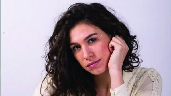 МОЈА ЈУЛИЈА ЈЕ БУНТОВНА И ПРКОСНА: Глумица Хана Бештић, за Новости, о Шекспировој јунакињи, интимној глуми, оцу Слободану