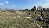 PROŠIRUJU GROBLJE U PLANDIŠTU: Privremeno rešenje, dok ne naprave novu večnu kuću