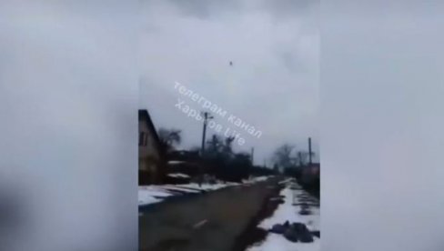ZASTRAŠUJUĆ SNIMAK IZ HARKOVA: Krstareća raketa zviždi iznad glava Ukrajinaca (VIDEO)