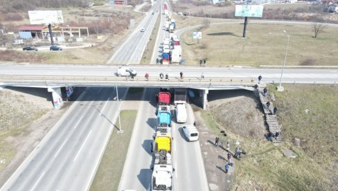 KAMIONDŽIJE TRAŽE NIŽE CENE GORIVA: Prevoznici u BiH održali protestne vožnje zbog poskupljenja energenata