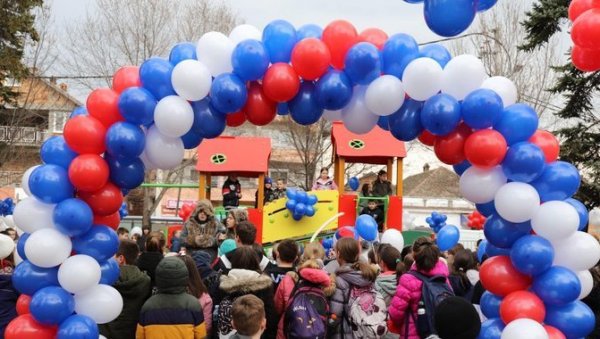 НОВО ИГРАЛИШТЕ У ГРОЦКОЈ: Завршени радови у ОШ Илија Гарашанин