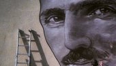 ДЕНИЈЕВИМ МУРАЛИМА ДИВЕ СЕ И АМЕРИКАНЦИ: Добојлија украсио град графитима, а ево на који је цртеж најпоноснији (ФОТО)