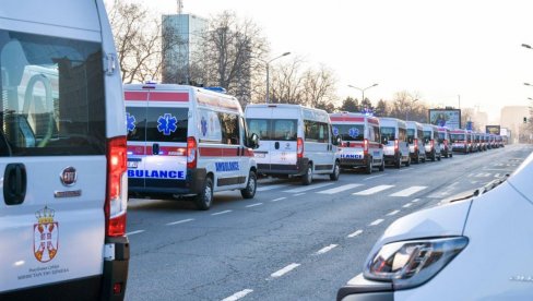 НОВИ САНИТЕТИ НА ЛИЗИНГ: Лончар уручио кључеве здравственим установама