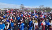 PREDSEDNIK DOLAZI U TITEL: Vučić se obraća narodu, okupio se veliki broj ljudi (FOTO)
