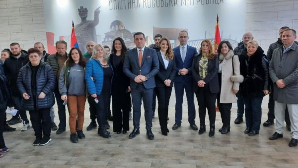 КЉУЧЕВИ СТАНОВА ЗА ДВАНАЕСТ ПОРОДИЦА: Решена стамбена питања социјално угроженима у Косовској Митровици