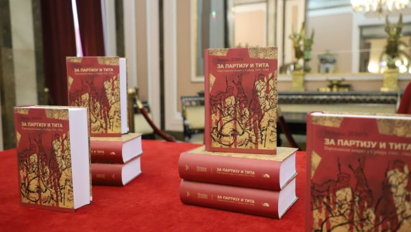 ОДРЖАНА ПРОМОЦИЈА КЊИГЕ У СТАРОМ ДВОРУ: Представљено издање За партију и Тита
