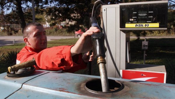НОВОСТИ ОТКРИВАЈУ: Ко све може да точи гориво у канистере до 60 литара