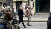 BERNAR ANRI LEVI PONOVO U UKRAJINI: Vesnik smrti se prošetao kroz Odesu sa bivšim komandantom bataljona Ajdar (FOTO/VIDEO)
