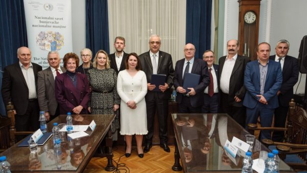 Буњевачки национални савет градоначелнику Бакићу доделио признање „Иван Антуновић“