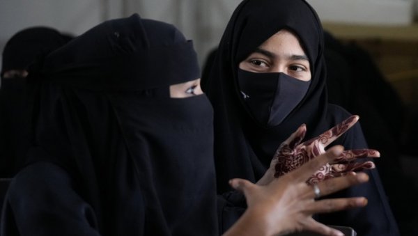 СУРОВИ ШЕФ ИРАНСКОГ ПРАВОСУЂА: Жене које не носе хиџаб ће бити гоњене без милости