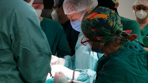 ЗА ДАН 21 ОПЕРАЦИЈА НА ОТВОРЕНОМ СРЦУ: Овако је данас у операционим салама Института Дедиње (ФОТО)