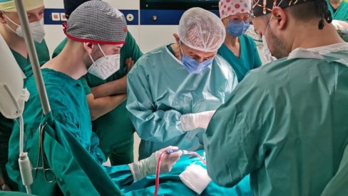 DEDINJE OBARA SVETSKI REKORD: Danas čak 21 operacija na otvorenom srcu (FOTO/VIDEO)