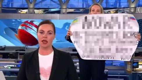TV UREDNICA SA ANTIRATNIM PLAKATOM: Incident u toku glavnih vesti na televizijskom Prvom kanalu u Rusiji