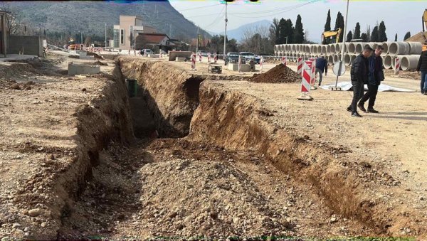 НА РАДНИКЕ У РОВУ ОБРУШИЛА СЕ ЗЕМЉА: На градилишту у Подгорици настрадали Сеад Реброња и Драгиша Милосављевић