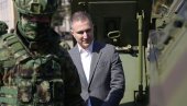 NASTAVAK OBUKE NAŠIH PILOTA: Ministar Stefanović obišao jedinice Vojske Srbije u garnizonu Kraljevo