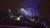 STANOVI POTPUNO IZGORELI: Ugašena vatra na Voždovcu, vlasnik tvrdi da je majstor izazvao požar (FOTO/VIDEO)