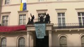 DRAMA PREKO PUTA AMBASADE SRBIJE U LONDONU:  Grupa Ukrajinaca provalila u vilu na londonskom trgu Belgrejv (FOTO/VIDEO)