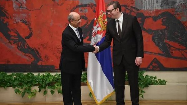 ВУЧИЋ ПРИМИО АКРЕДИТИВЕ: Председник се састао са новим амбасадорима
