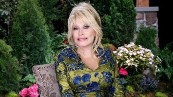 КАНТРИ ЗВЕЗДА ОДБИЛА НОМИНАЦИЈУ: Доли Партон не жели у Кућу славних