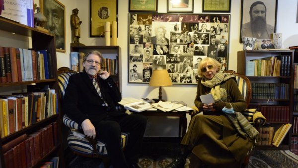 УСПОМЕНА НА ВЕЛИКОГ ГЛУМЦА У врњачком Амфитеатру отворена спомен соба Данила Бате Стојковића (ВИДЕО)