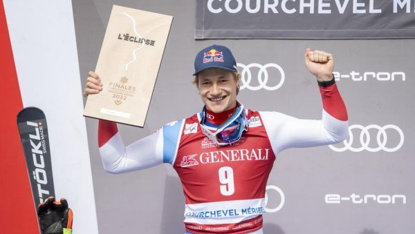 ОДЕРМАТУ ВЕЛИКИ КРИСТАЛНИ ГЛОБУС! Спуст им новог владара, Фојц после пет година предао круну Килдеу