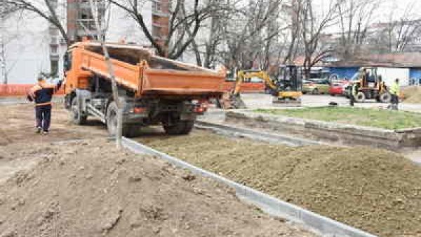 УРЕЂУЈУ ПАРК У ПРВОМАЈСКОЈ: Земун обнавља урбане џепове