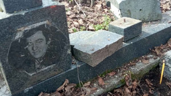 НАДАЈУ СЕ ПРОСЛАВИ СПАСОВДАНА: У Врници код Вучитрна расељени Срби очистили гробље после 23 године