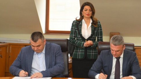 УСКОРО ЈЕДИНСТВЕН ВИДИКОВАЦ НА КАБЛАРУ: Потписан уговор између министарства и Града Чачка