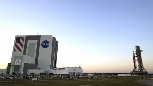 НАСА У СВЕМИР ШАЉЕ СЛИКЕ НАГИХ ЉУДИ: Америчка свемирска агенција жели да привуче ванземаљце